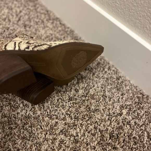 Vince Camuto snake booties size 7.5 - Picture 6 of 6